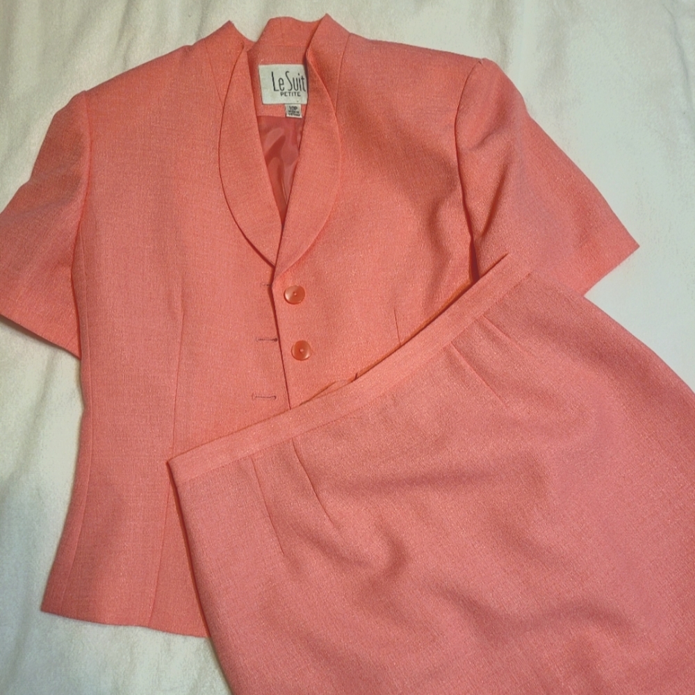Le Suit business suit
